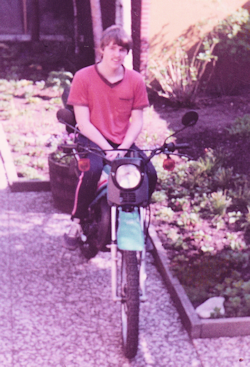 Wolfgang Suellau 1982 mit meiner 80iger